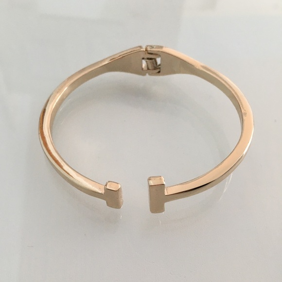 ✨ Golden Bangle✨ - Picture 1 of 3